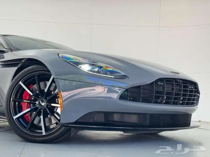 2023 Aston Martin DB11 Volante 3