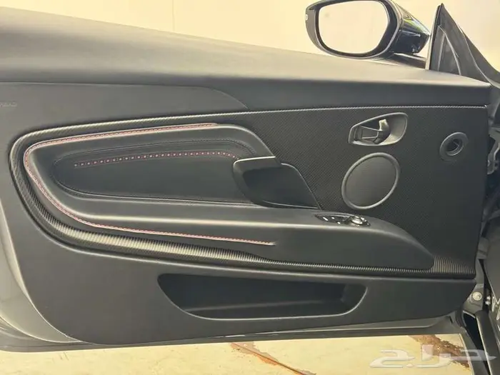 2023 Aston Martin DB11 Volante 28