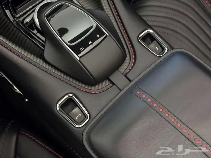 2023 Aston Martin DB11 Volante 32