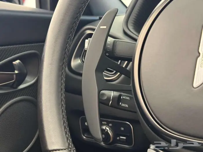 2023 Aston Martin DB11 Volante 36