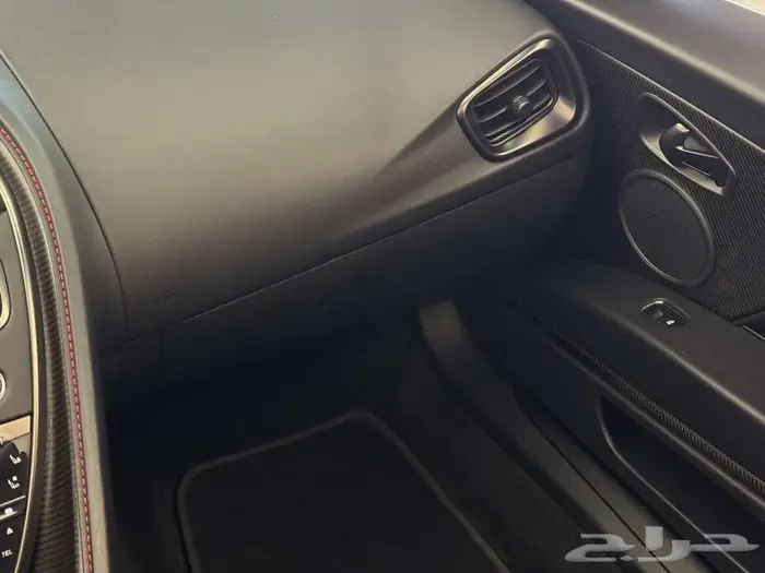 2023 Aston Martin DB11 Volante 38