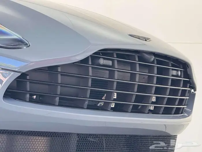 2023 Aston Martin DB11 Volante 2