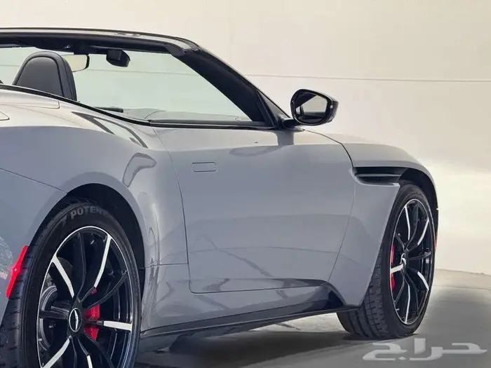 2023 Aston Martin DB11 Volante 11