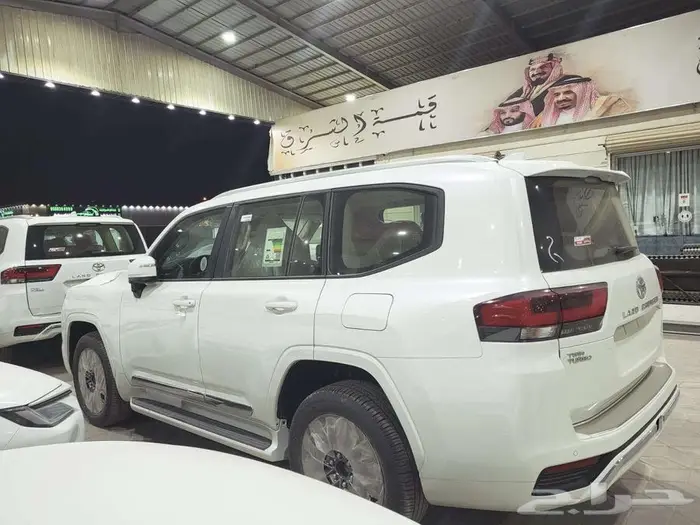 تويوتا لاندكروزر_GXR_رقم_4_دبل_بنزين_سعودي_2025 فقط 322الف 1