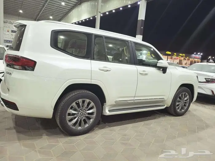 تويوتا لاندكروزر_GXR_رقم_4_دبل_بنزين_سعودي_2025 فقط 322الف 7