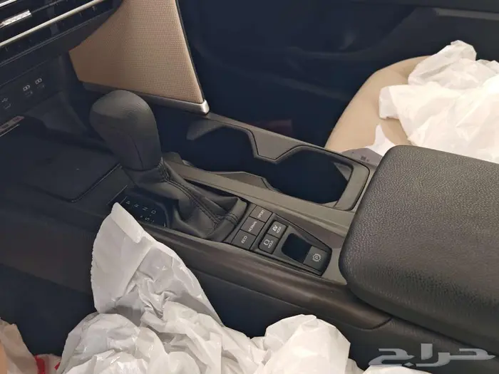 تويوتا كامري E هايبرد 2025 لون تيتانيوم سعودى 5