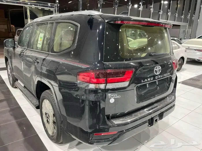 جي اكس ار L4 بريمي بنزين 2025 اللون اسود ابواب شفط 4