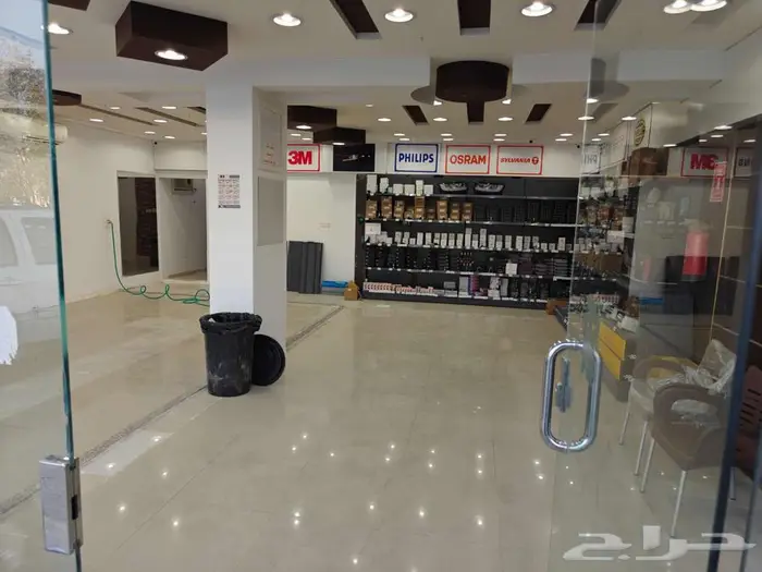 فرصة ذهبية محل زينة سيارات حي طويق شارع بلال 1