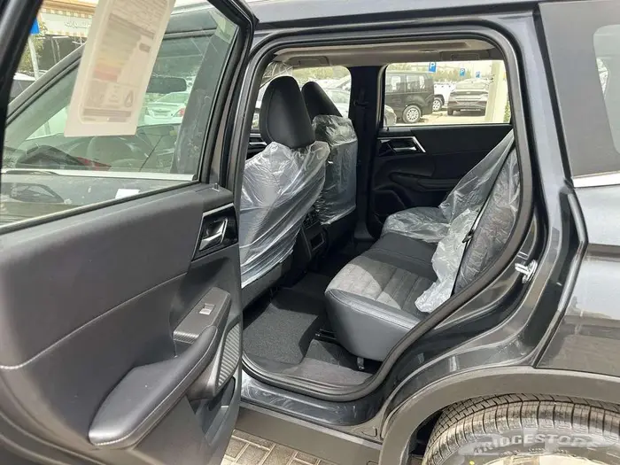 ميتسوبيشي اوتلاندر نص فل 2025 فضي سعودي 4