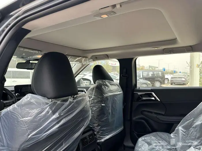 ميتسوبيشي اوتلاندر نص فل 2025 فضي سعودي 9