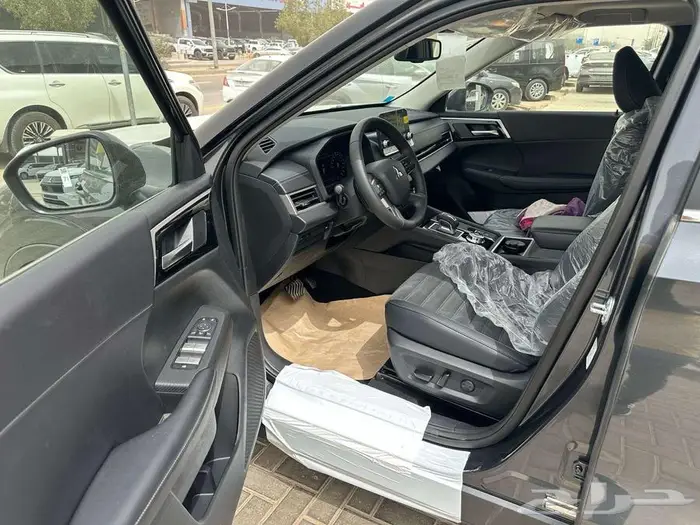 ميتسوبيشي اوتلاندر نص فل 2025 فضي سعودي 1