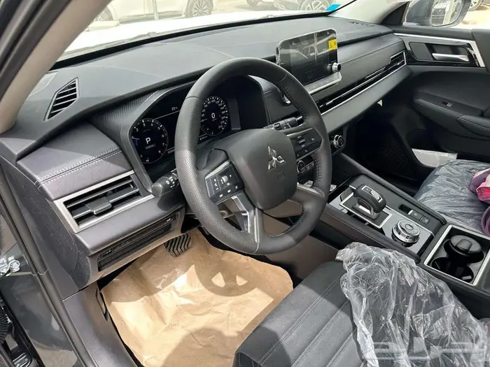 ميتسوبيشي اوتلاندر نص فل 2025 فضي سعودي 2