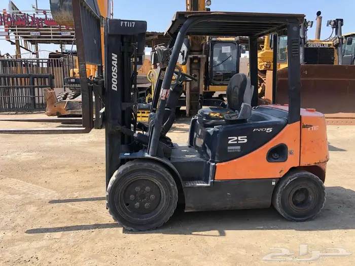 رافعه دوسان 2.5طن موديل 2010 معرض رواد المعدات 0