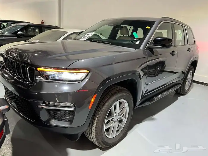 جراند شيروكي لاريدو 2025 ستاندر متاح 7 ركاب   و 5 ركاب 1