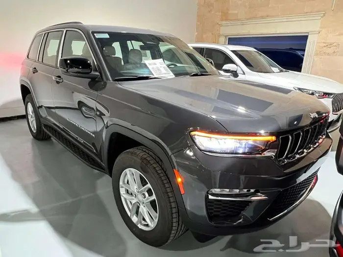 جراند شيروكي لاريدو 2025 ستاندر متاح 7 ركاب   و 5 ركاب 0