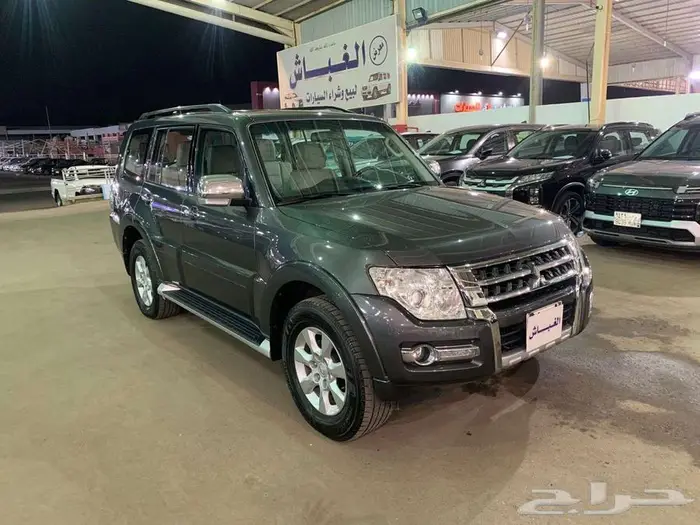 ميتسوبيشي باجيرو موديل 2017 فل كامل 0