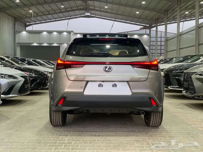 لكزس UX 300 H فل كامل هايبرد 2025 - خليجي - عرض نهايه العام 12