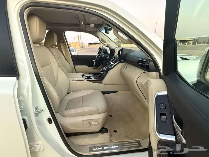 تويوتا لاندكروزر GXR L4 جكسار رقم 4 بنزين موديل 2023 9