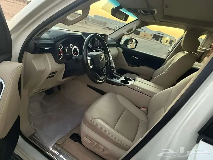 تويوتا لاندكروزر GXR L4 جكسار رقم 4 بنزين موديل 2023 15