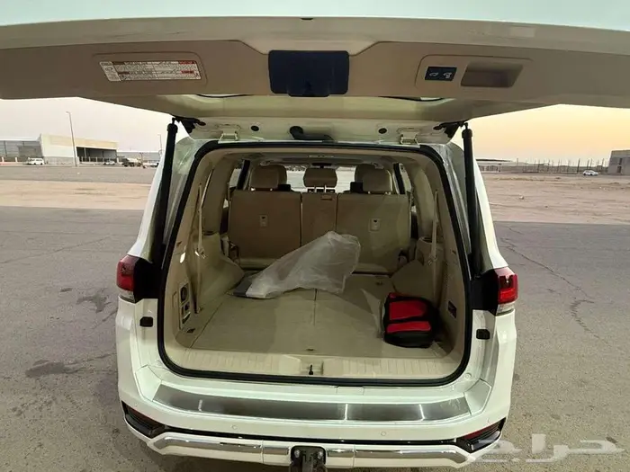 تويوتا لاندكروزر GXR L4 جكسار رقم 4 بنزين موديل 2023 11