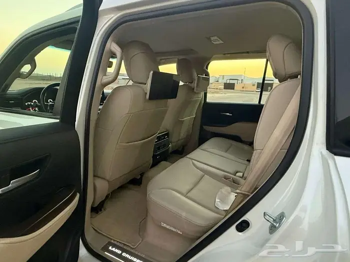 تويوتا لاندكروزر GXR L4 جكسار رقم 4 بنزين موديل 2023 12