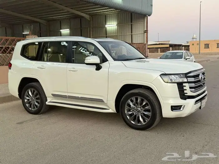 تويوتا لاندكروزر GXR L4 جكسار رقم 4 بنزين موديل 2023 8