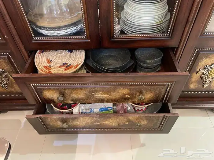 دولاب سفرة كلاسيكي خشب ممتاز 2