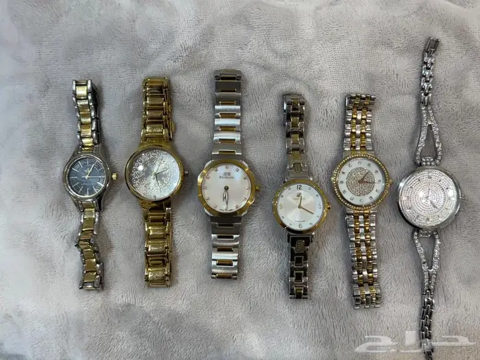 مجموعة ساعات نسائية مستعملة 1