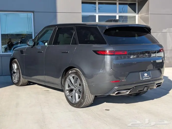 رنج روفر سبورت 2025 شبه جديد لون خارجي مميز 4