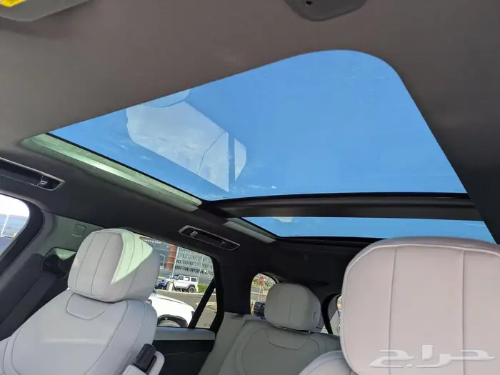 رنج روفر سبورت 2025 شبه جديد لون خارجي مميز 8