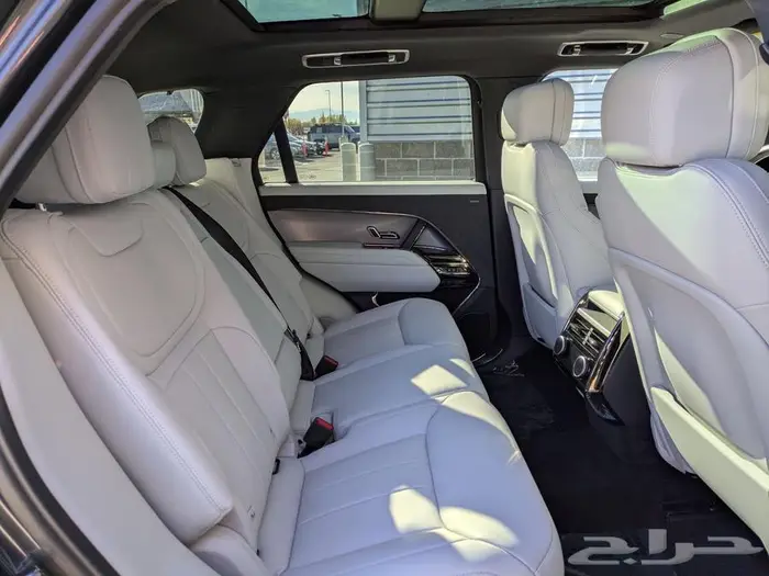 رنج روفر سبورت 2025 شبه جديد لون خارجي مميز 10