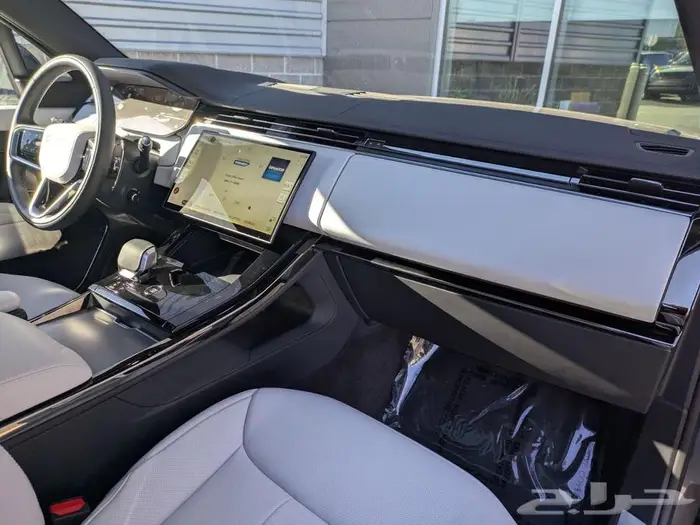 رنج روفر سبورت 2025 شبه جديد لون خارجي مميز 14