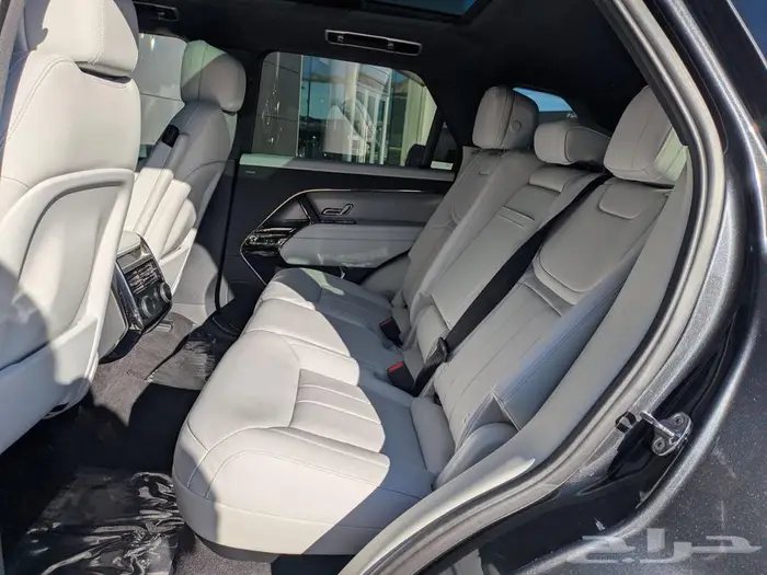 رنج روفر سبورت 2025 شبه جديد لون خارجي مميز 17