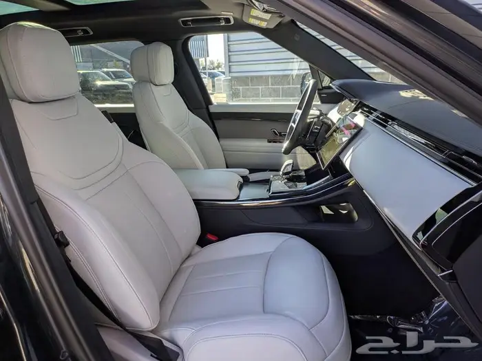 رنج روفر سبورت 2025 شبه جديد لون خارجي مميز 13