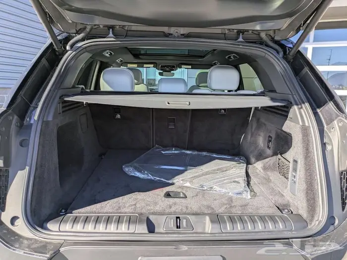 رنج روفر سبورت 2025 شبه جديد لون خارجي مميز 11