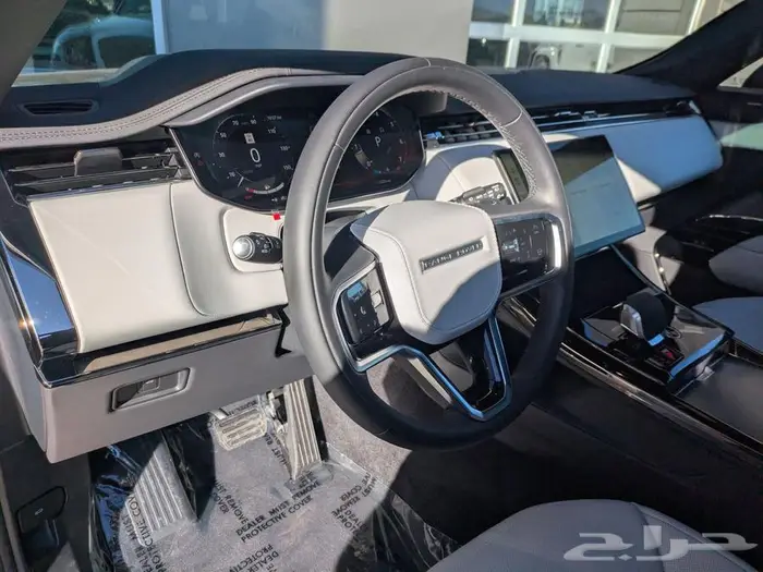 رنج روفر سبورت 2025 شبه جديد لون خارجي مميز 12