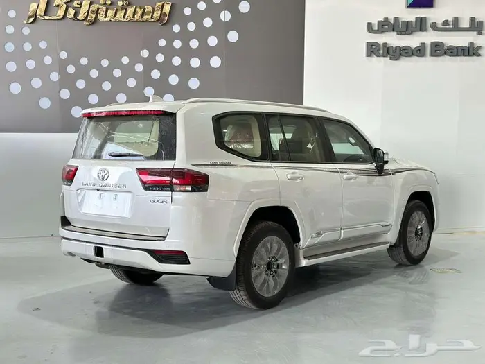 تويوتا لاندكروزر GXR فل كامل 2025 تنفس طبيعى باقل الاسعار 9