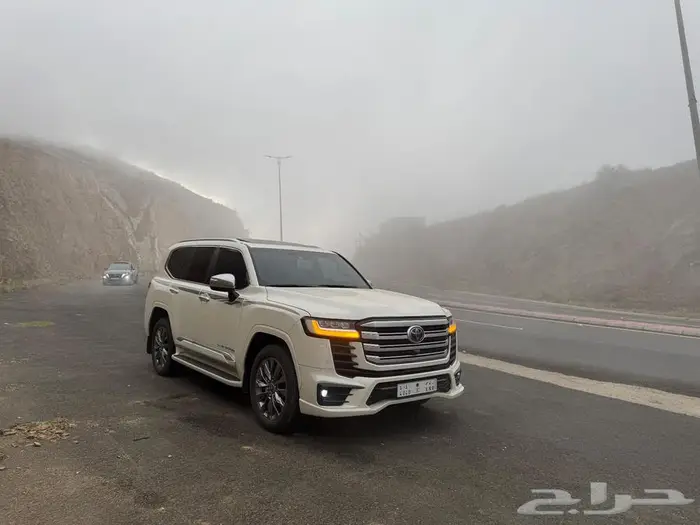 تويوتا لاندكروزر VX 2023 سعودي وكالة فل كامل 0