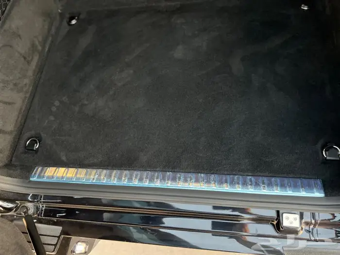 مرسيدس جي كلاس مخزن بحالة ممتازة 76