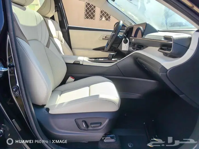 تويوتا كراون بريميوم 2025 13