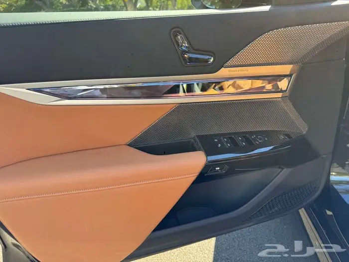 2025 BMW 7 Series Sedan 740i شبه اصفار 17