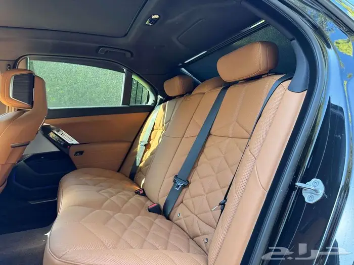 2025 BMW 7 Series Sedan 740i شبه اصفار 19