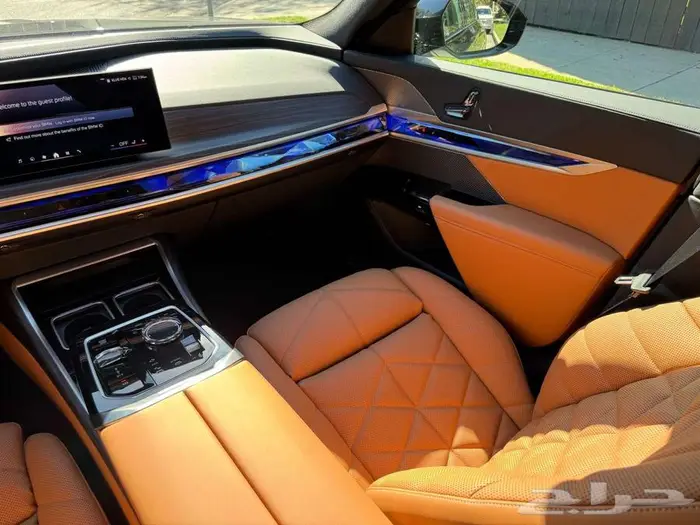 2025 BMW 7 Series Sedan 740i شبه اصفار 22