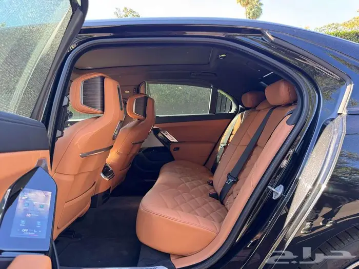 2025 BMW 7 Series Sedan 740i شبه اصفار 20