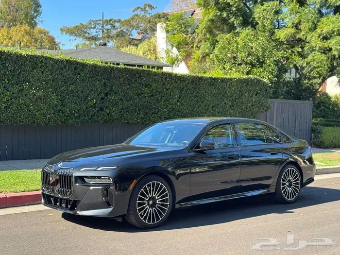 2025 BMW 7 Series Sedan 740i شبه اصفار 8