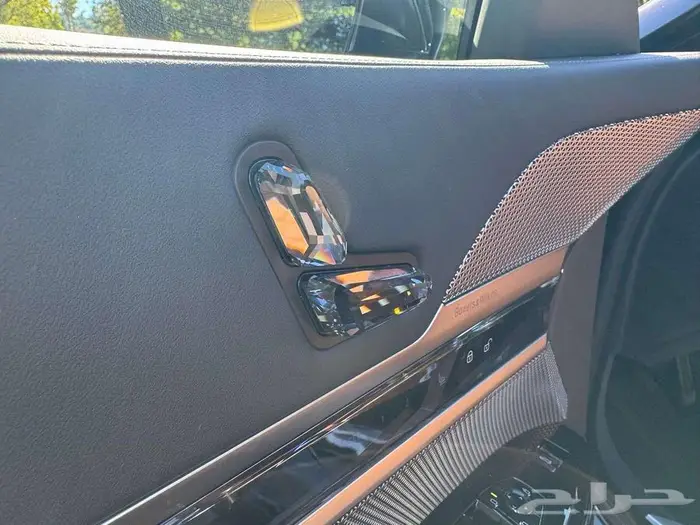 2025 BMW 7 Series Sedan 740i شبه اصفار 21