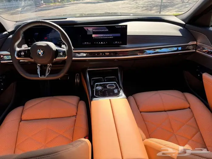 2025 BMW 7 Series Sedan 740i شبه اصفار 16