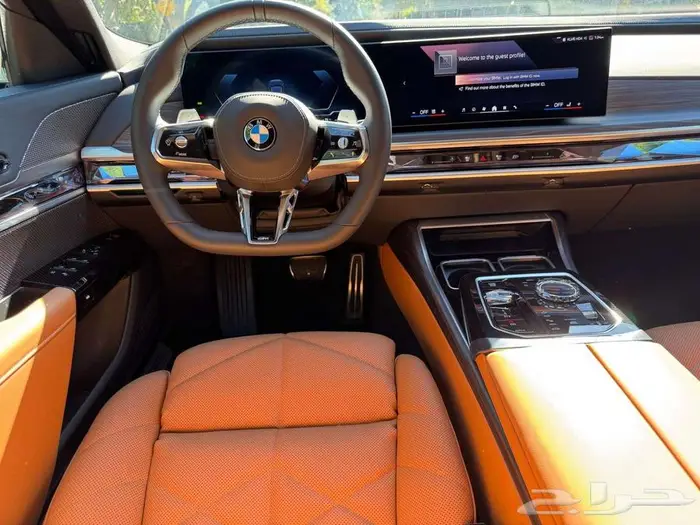 2025 BMW 7 Series Sedan 740i شبه اصفار 15