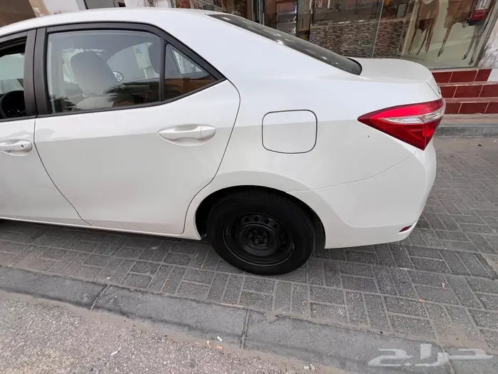 للبيع سياره كورلا بحاله ممتازه 4