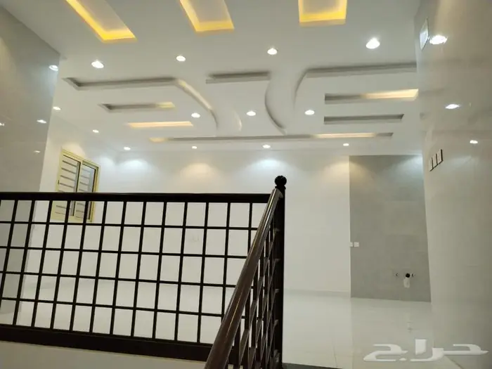 للبيع شقه روف دورين في أبها حي البديع 5